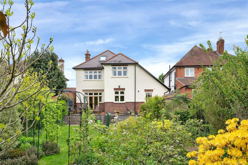 5 bedroom detached house for sale in Westfield Drive, Loughborough, Leicestershire, LE11