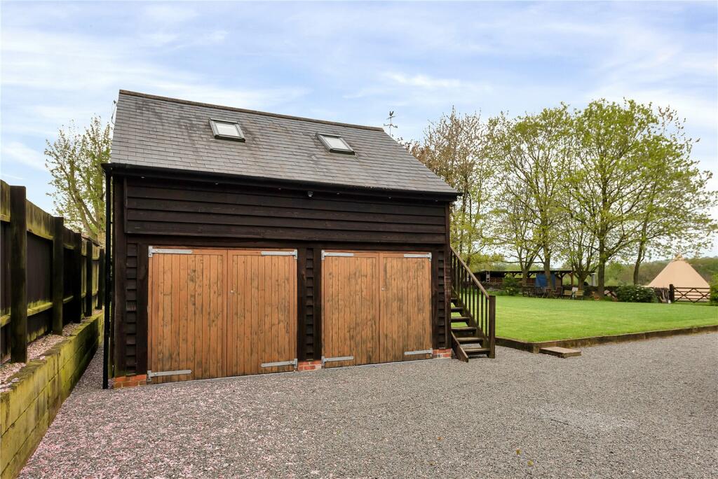 4 bedroom detached house for sale in Markfield Lane, Newtown Linford