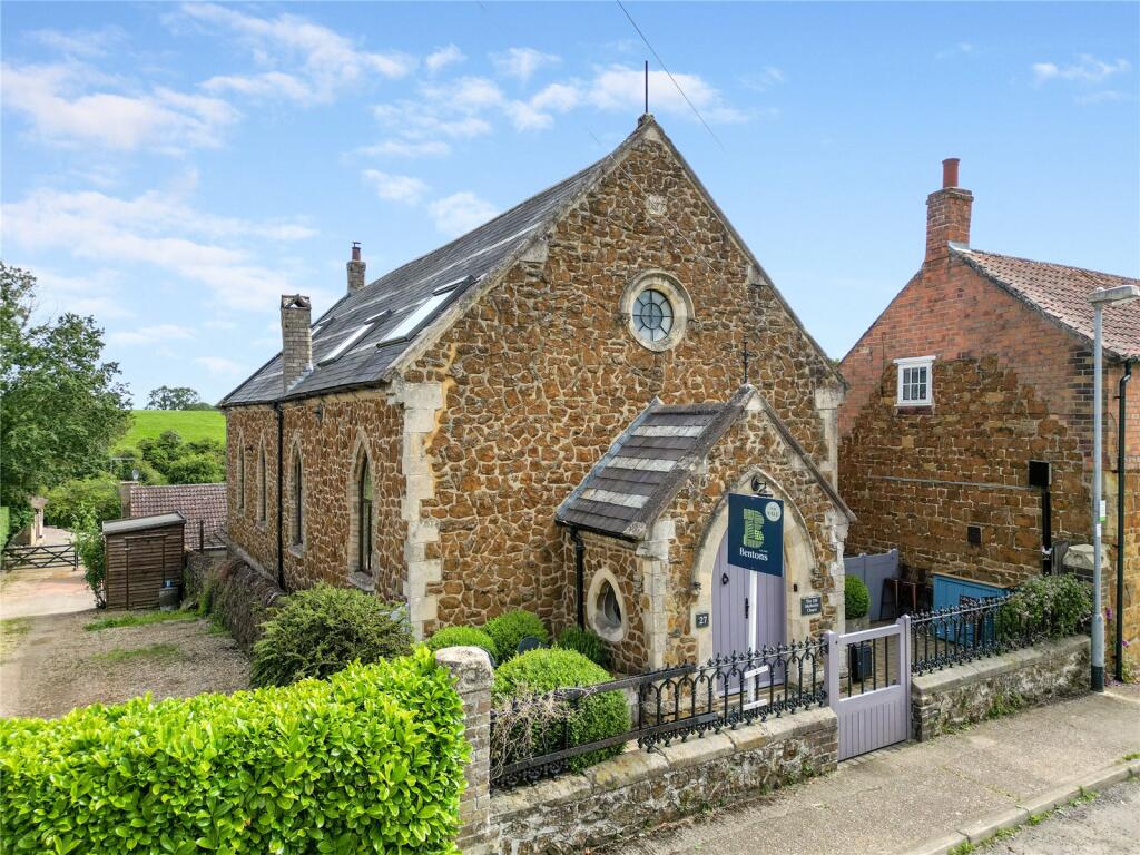 4 bedroom detached house for sale in Main Street, Holwell, Melton