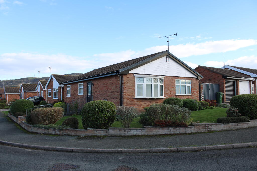 Main image of property: Prestatyn - Gardener and window cleaner included in the rent