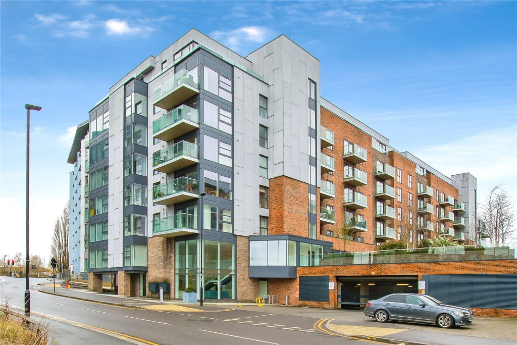 Main image of property: Avonside House, East Station Road, Fletton Quays, Peterborough, PE2 8UA