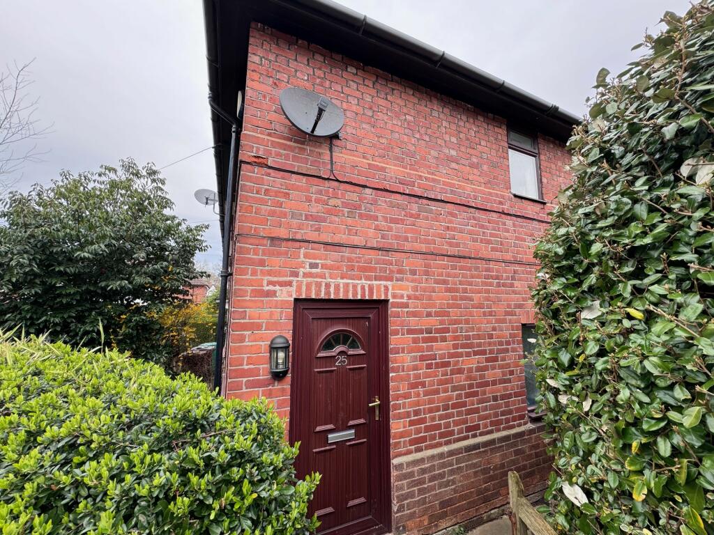 2 bedroom house for rent in Bosley Square, Beeston, NG9