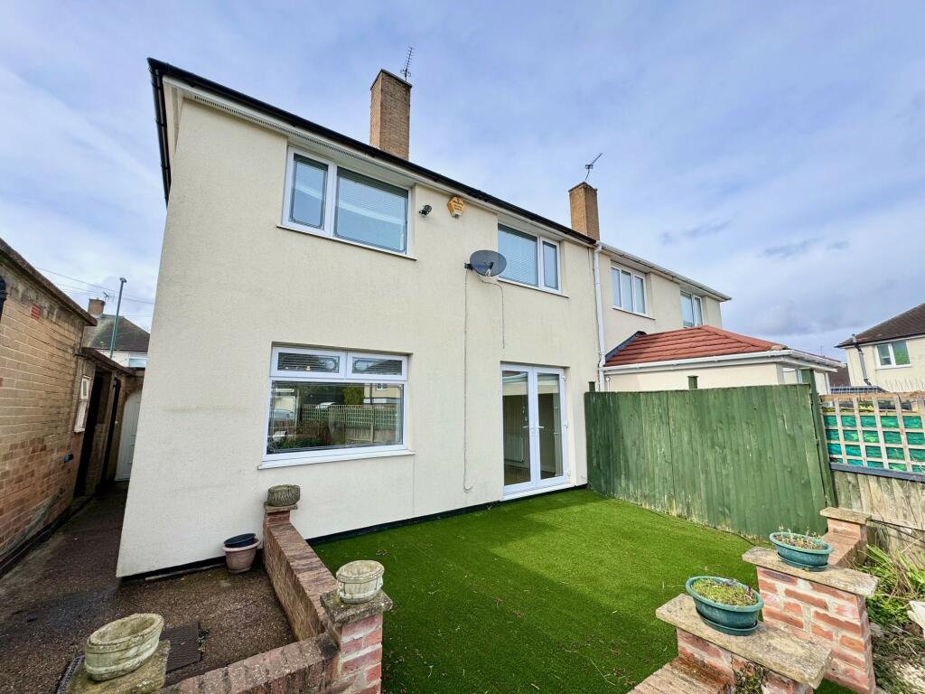 3 bedroom house for rent in The Drift, Clifton, NG11