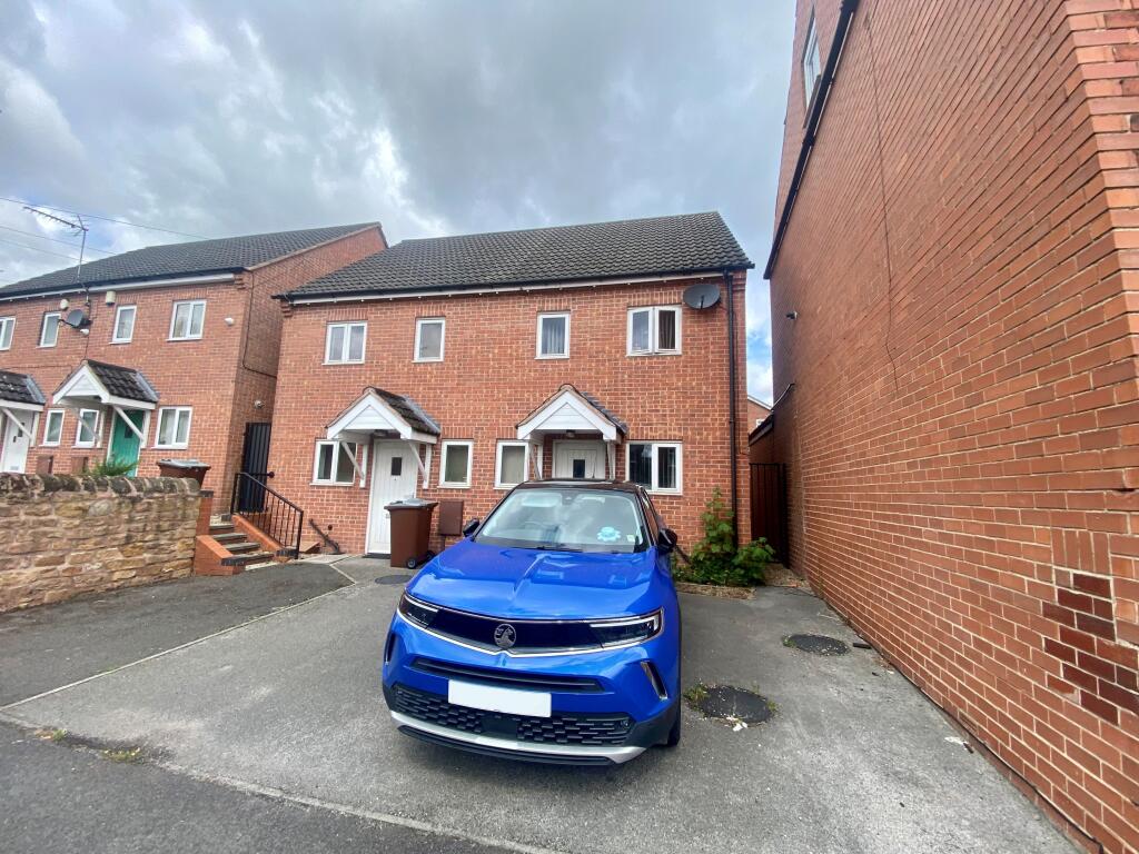 2 bedroom house for rent in Basford Road, Old Basford, NG6