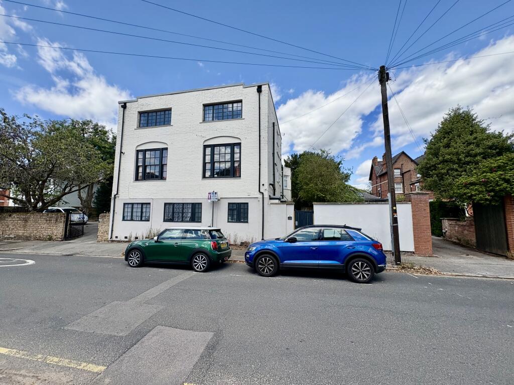 Main image of property: 15A Villa Road, NG3