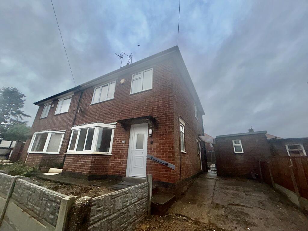 Main image of property: Elizabeth Close, Hucknall, NG156HG