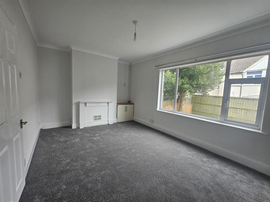 Main image of property: Room 4, Seventh Avenue, Forest Town, Mansfield
