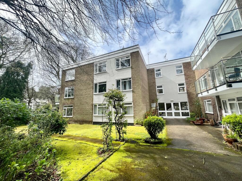 2 bedroom flat for rent in Branksome Wood Road, Bournemouth, BH4