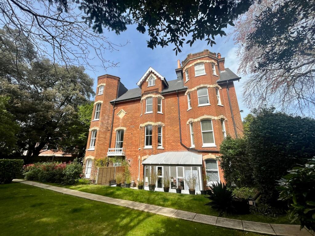2 bedroom flat for rent in Durley Chine Road, Bournemouth, BH2