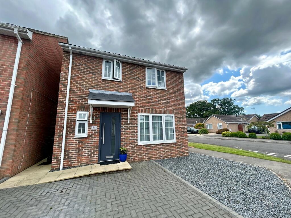 3 bedroom detached house for rent in West Moors, Ferndown, BH22