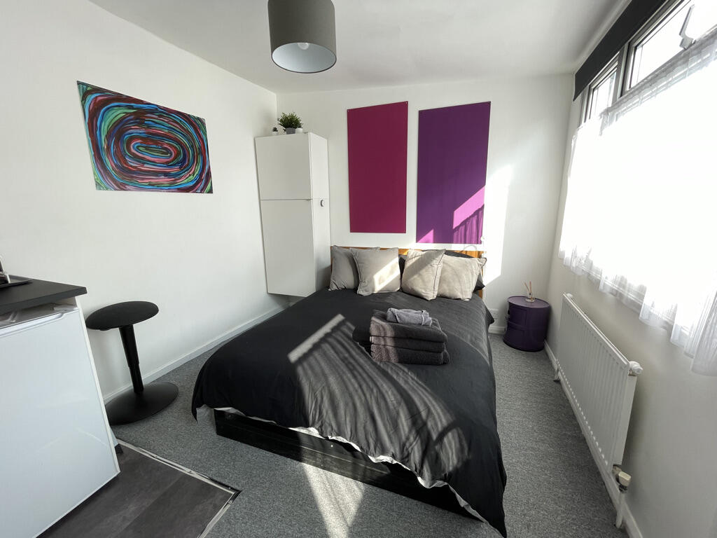 Property image - Rooms Available, Southcote Road -6