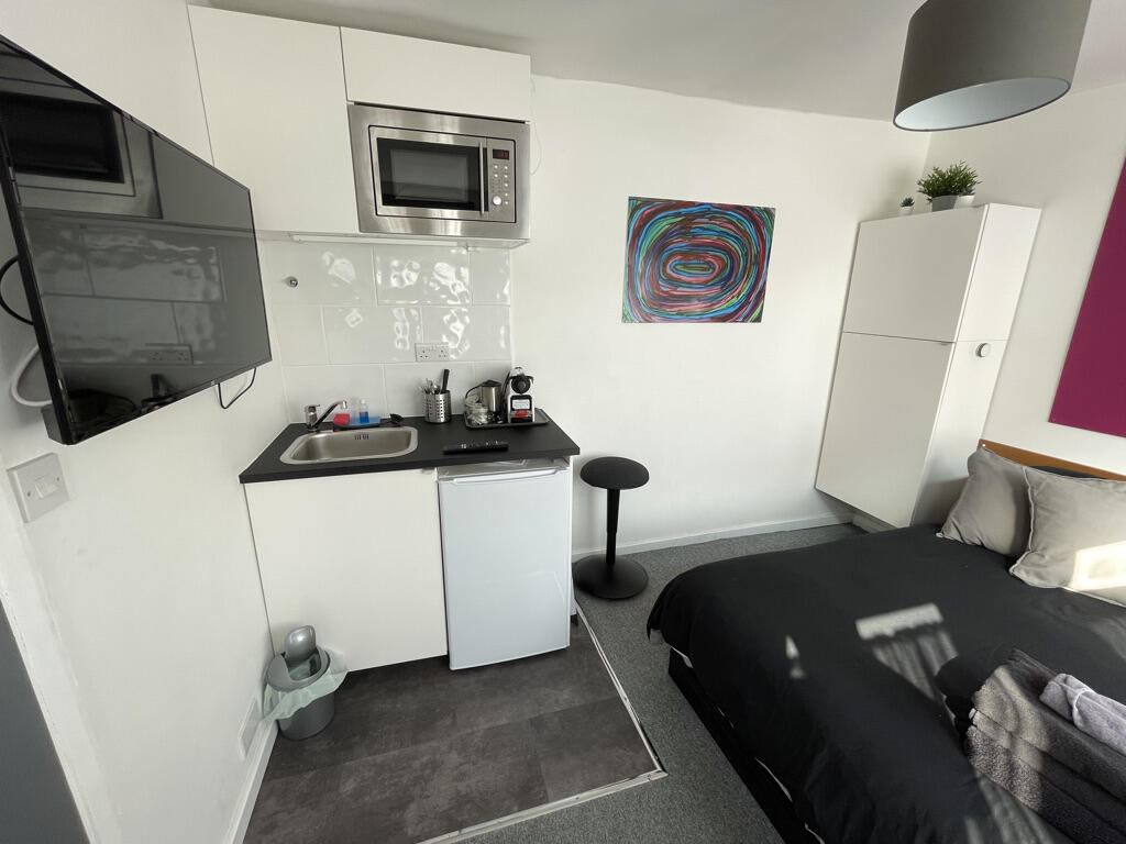 Additional property image - Rooms Available, Southcote Road -6
