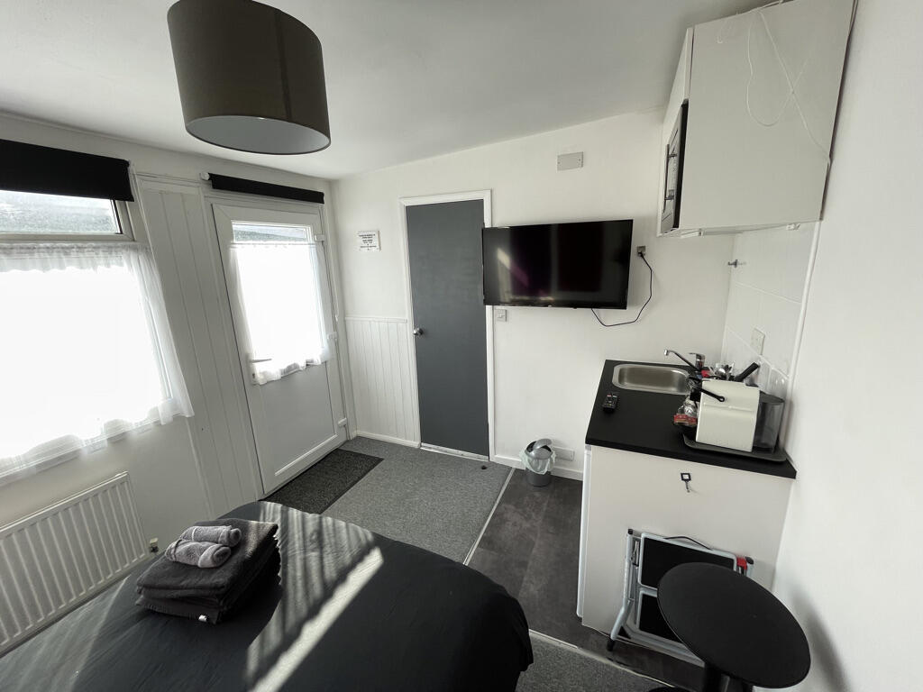 Additional property image - Rooms Available, Southcote Road -6