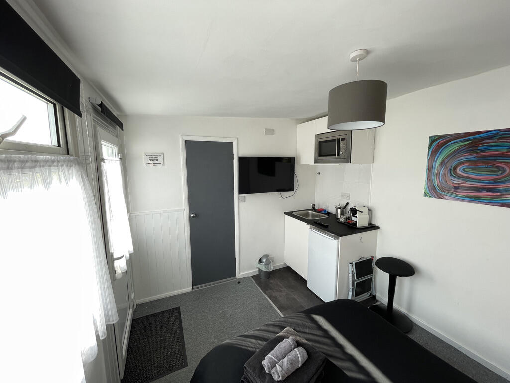 Additional property image - Rooms Available, Southcote Road -6