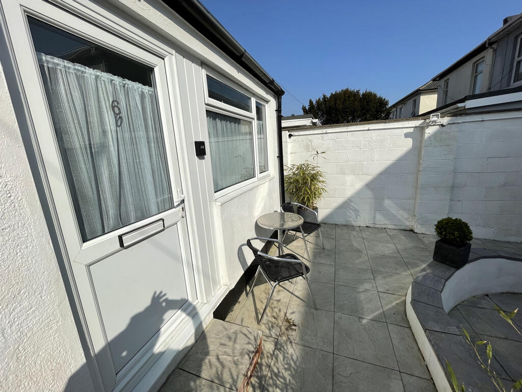 Additional property image - Rooms Available, Southcote Road -6