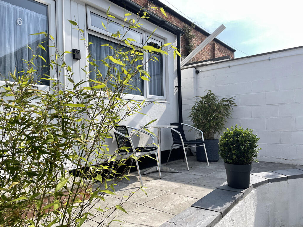 Additional property image - Rooms Available, Southcote Road -6