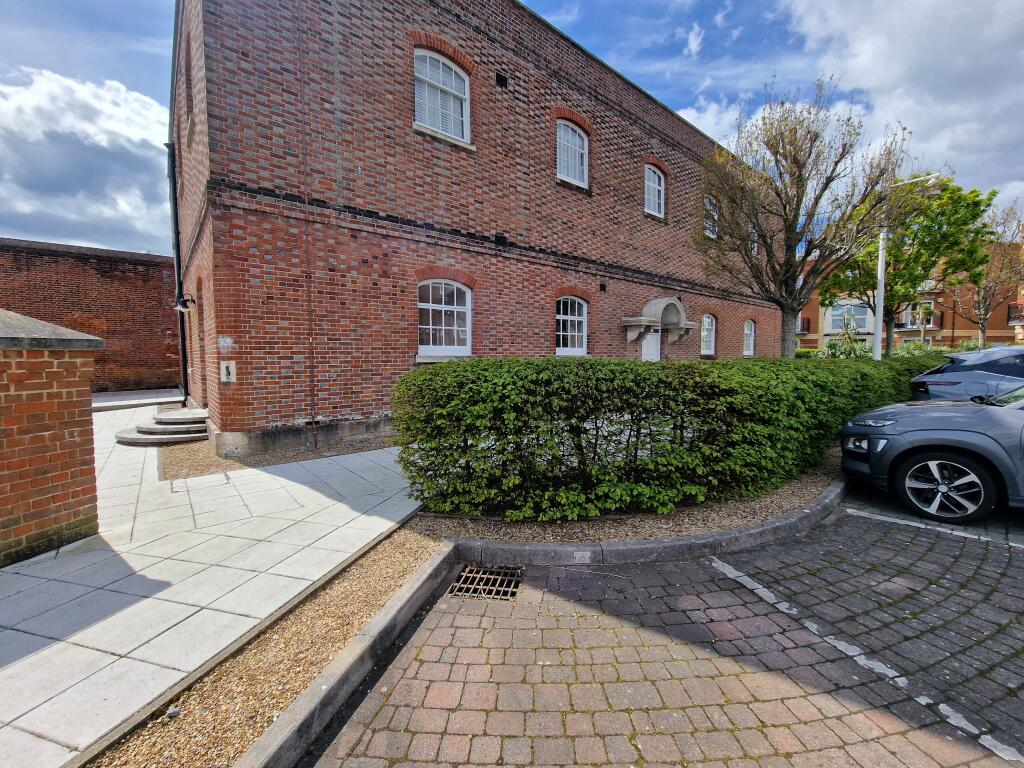 2 bedroom ground floor flat for rent in Old Infirmary House, Gunwharf Quays, PO1