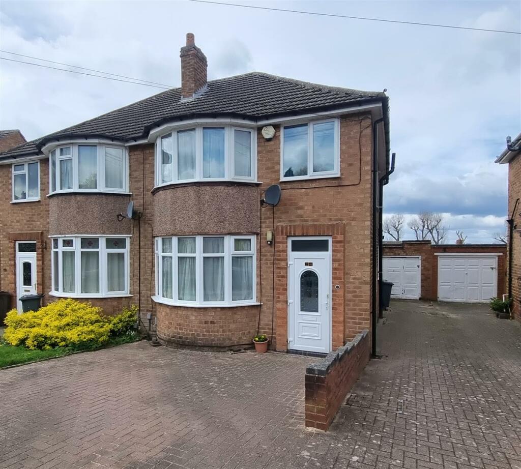 3 bedroom semi-detached house for sale in Walford Drive, Solihull, B92