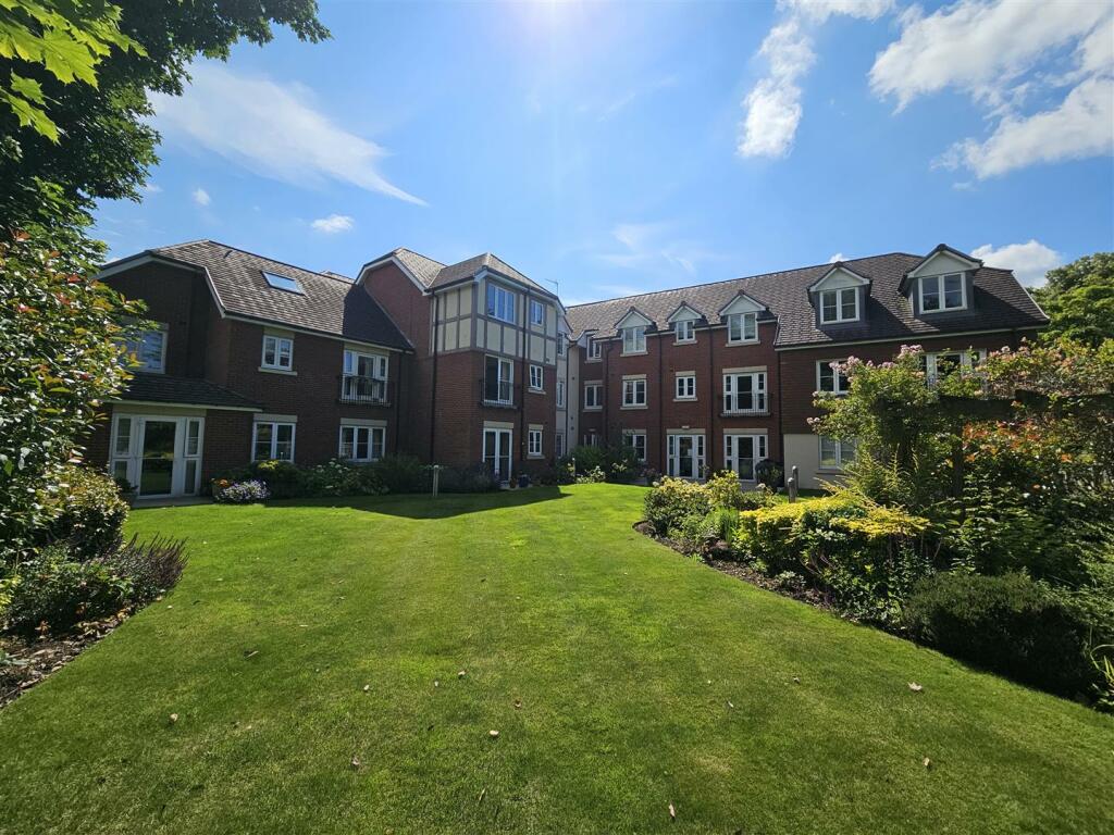 1 bedroom retirement property for sale in Grange Court, Warwick Road