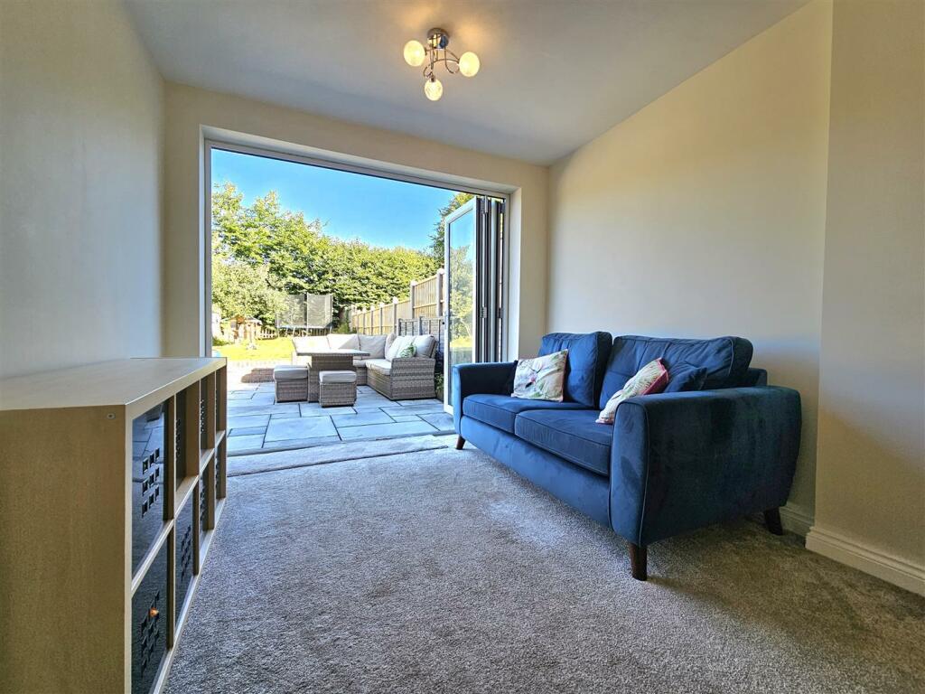 Additional property image - Henley Crescent, Solihull
