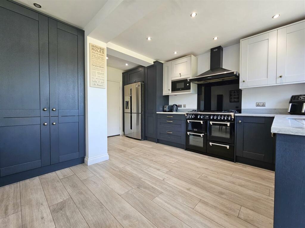 Additional property image - Henley Crescent, Solihull