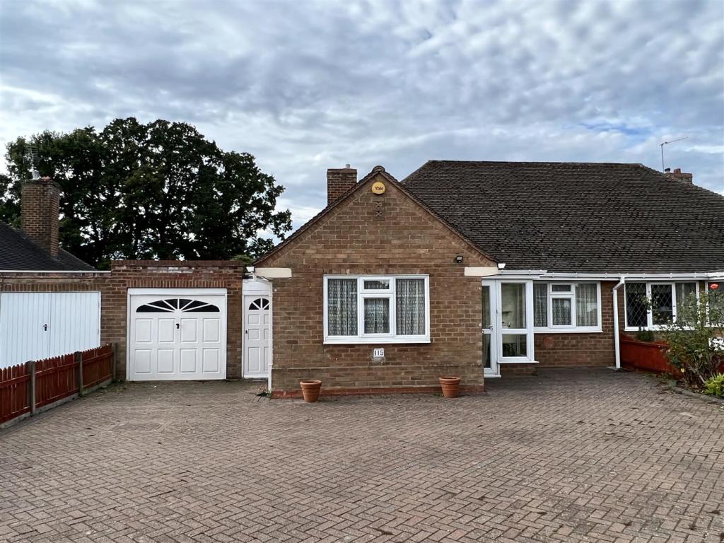 2 bedroom semidetached bungalow for sale in Shakespeare Drive, Shirley
