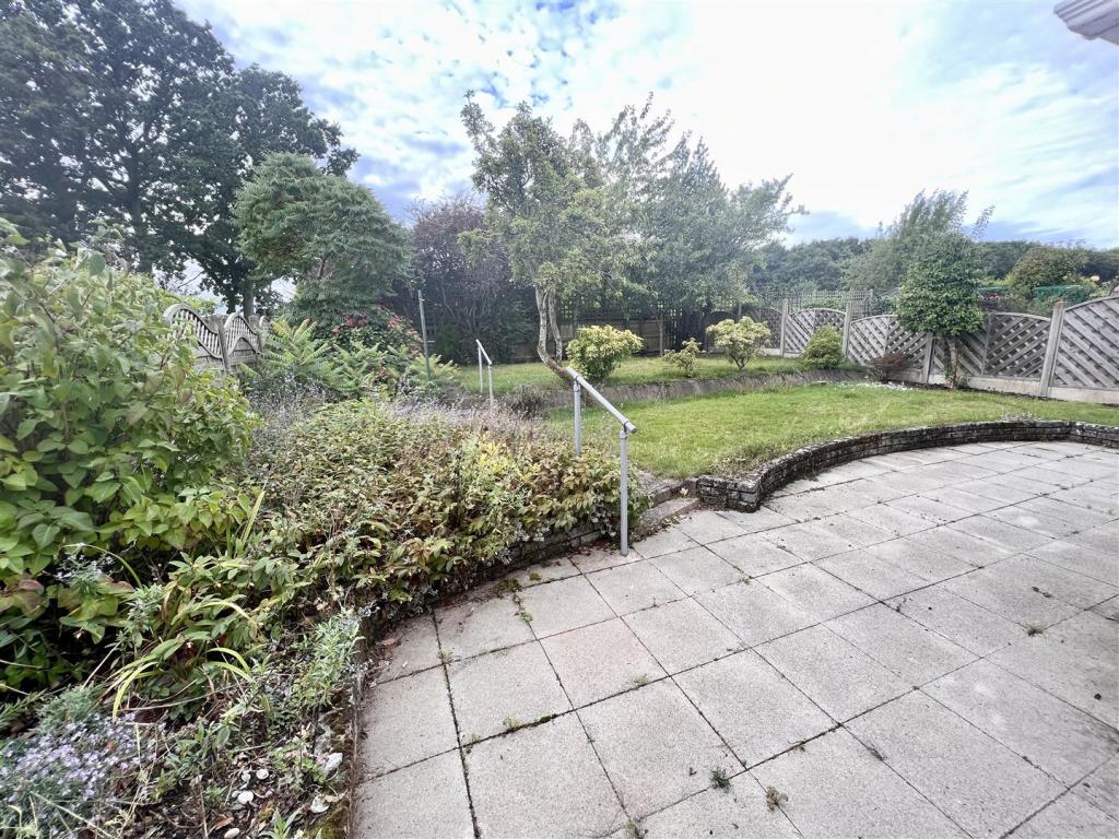 2 bedroom semidetached bungalow for sale in Shakespeare Drive, Shirley