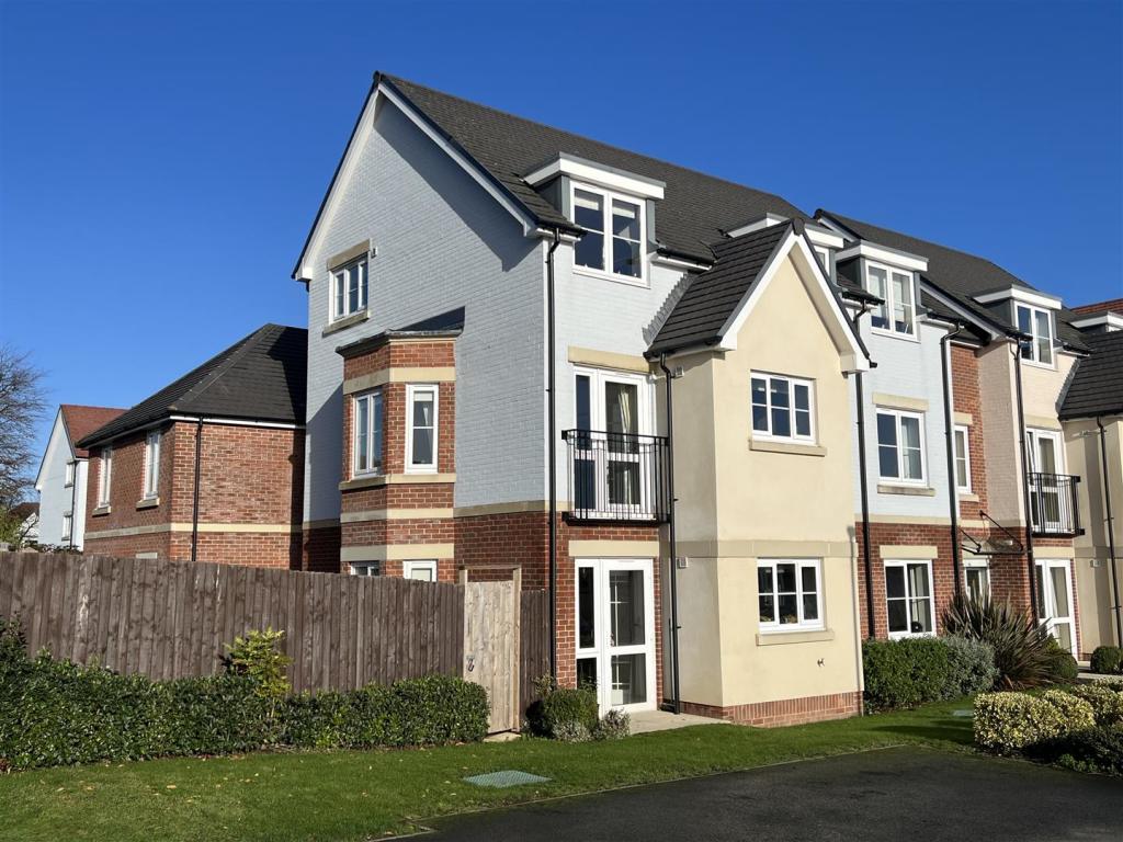 2 bedroom retirement property for sale in Woolmans Lodge, Shirley