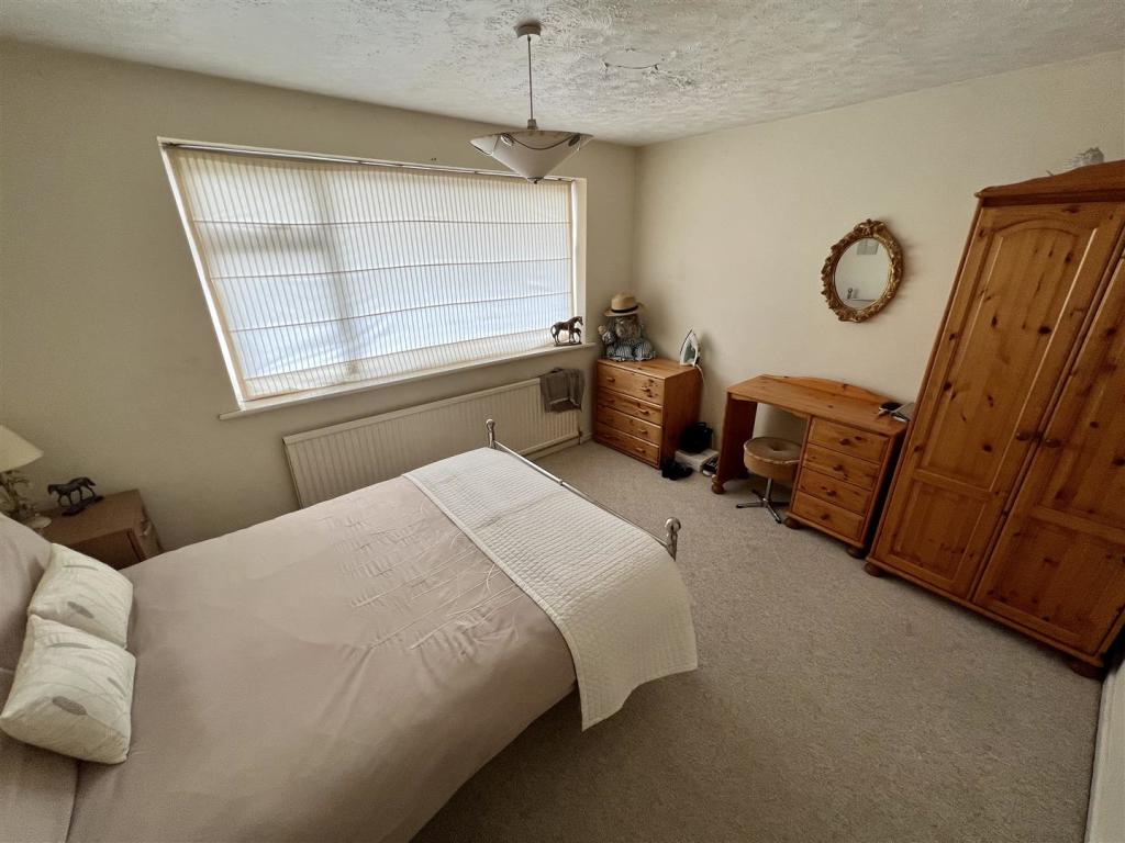 3 bedroom detached house for sale in Haslucks Green Road, Majors Green