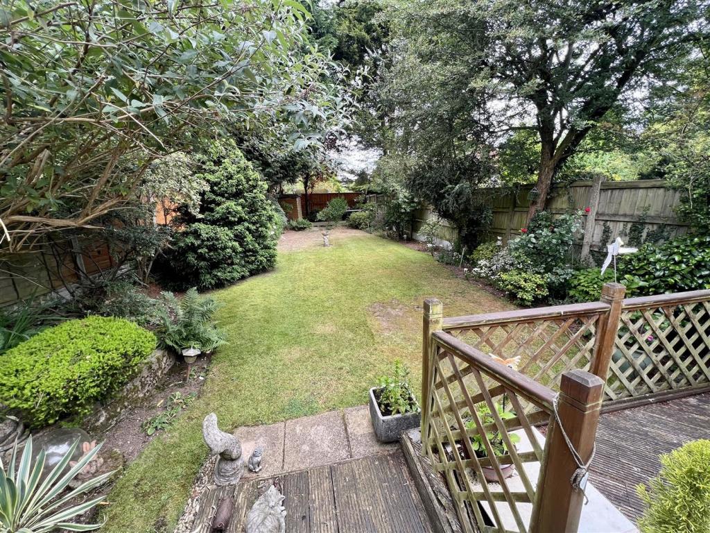 3 bedroom detached house for sale in Haslucks Green Road, Majors Green