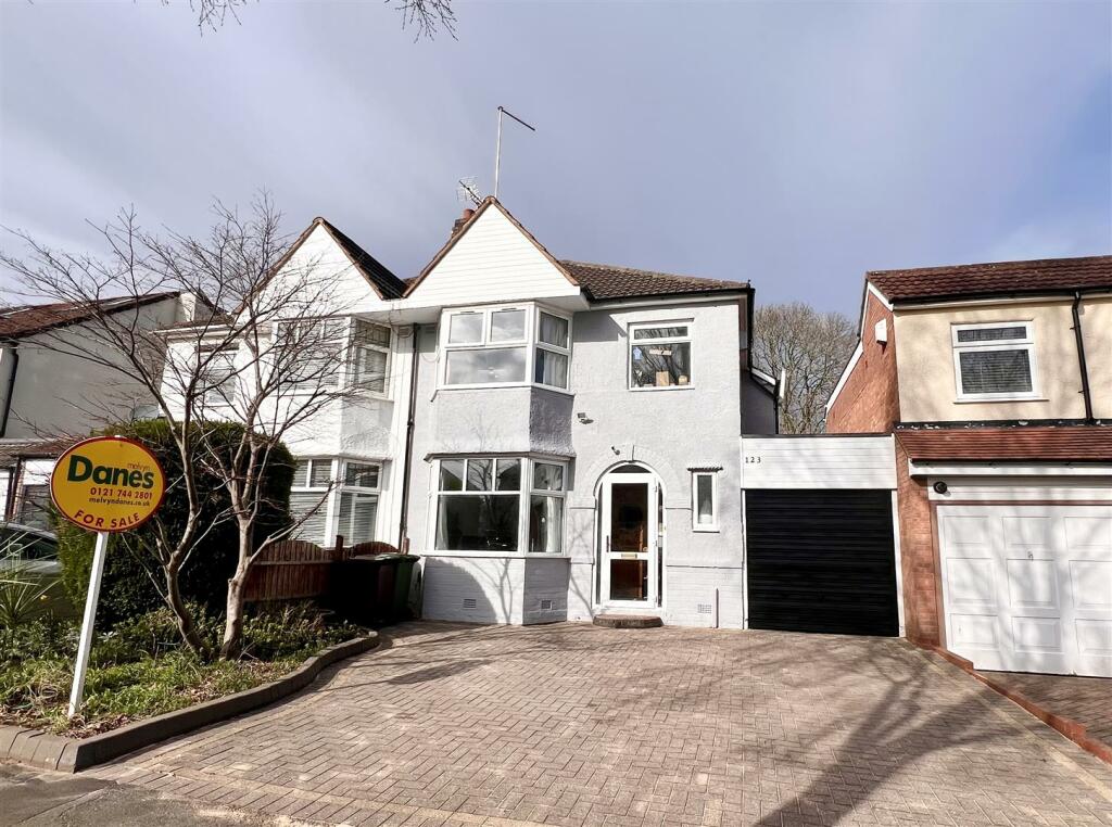 3 bedroom semidetached house for sale in Cropthorne Road, Shirley