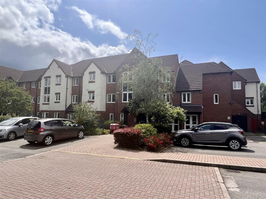 1 bedroom retirement property for sale in Haslucks Green Road, Shirley