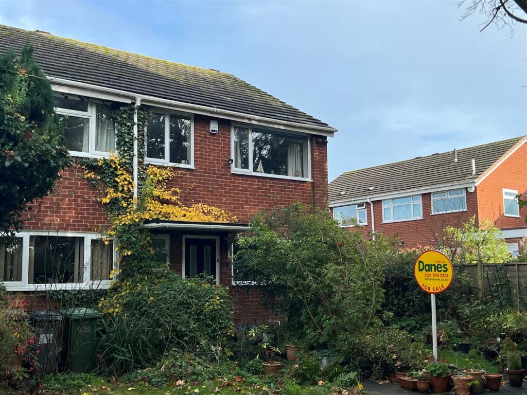 3 bedroom end of terrace house for sale in Badger Close, Cheswick Green