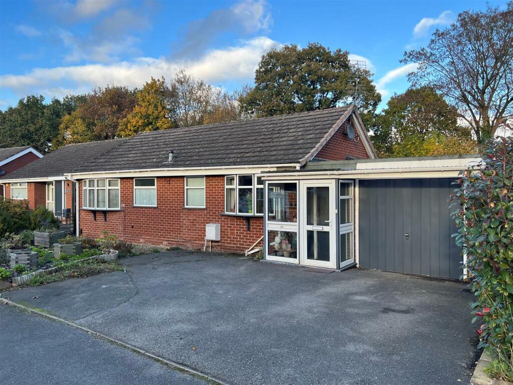 2 bedroom detached bungalow for sale in Cheswick Way, Cheswick Green