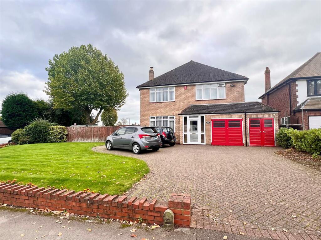 4 bedroom detached house for sale in Bills Lane, Shirley, Solihull, B90