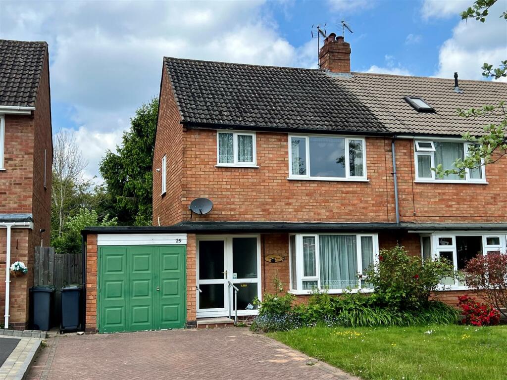 3 bedroom semidetached house for sale in Featherstone Crescent