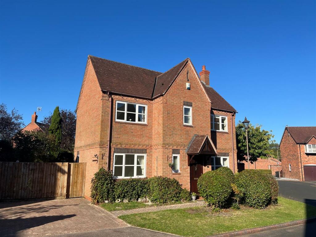 3 bedroom detached house for sale in Ivy Way, Dickens Heath, Solihull, B90