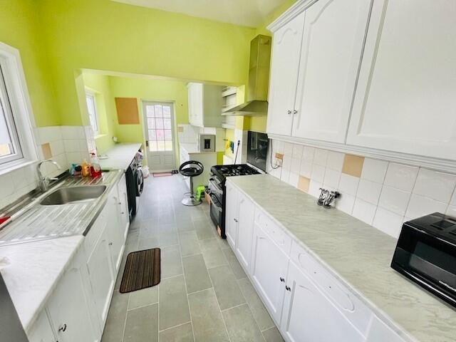 Main image of property: Fleetwood Avenue, Westcliff on Sea