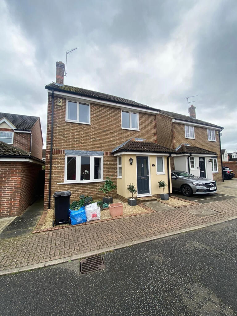 4 bedroom house for rent in Lampern Close, Billericay, CM12