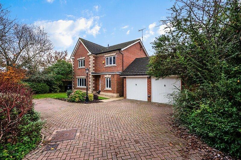 4 bedroom detached house for sale in The Hollies, Oxted RH8