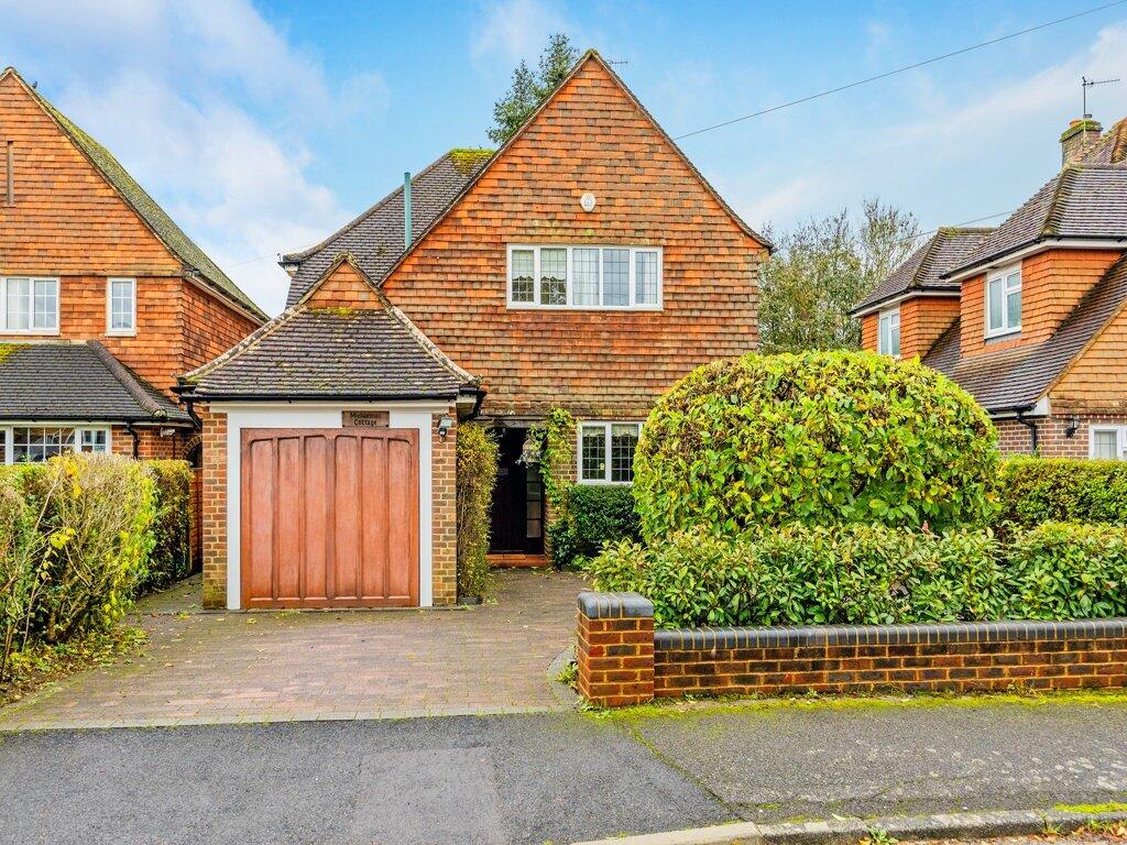 3 bedroom detached house for sale in Ivy Mill Close, Godstone RH9