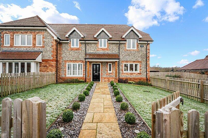 3 bedroom semidetached house for sale in Tillingdown Park, CR3 7JA, CR3