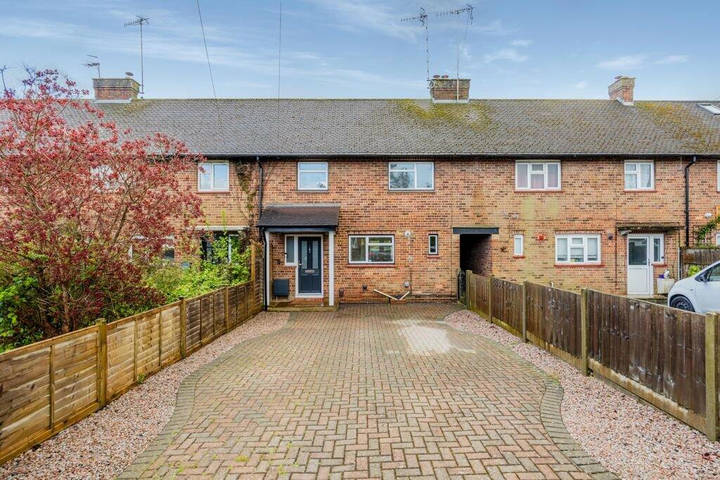 3 bedroom terraced house for sale in Chestnut Copse, Oxted, RH8