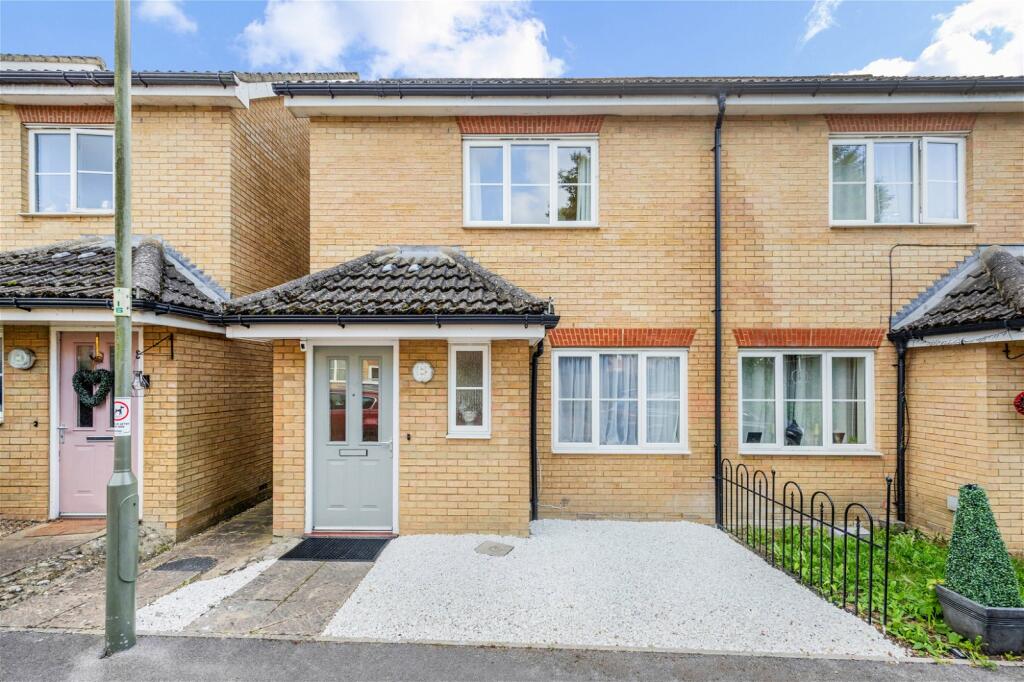 2 bedroom semidetached house for sale in The Hollies, Oxted, RH8 0RN, RH8