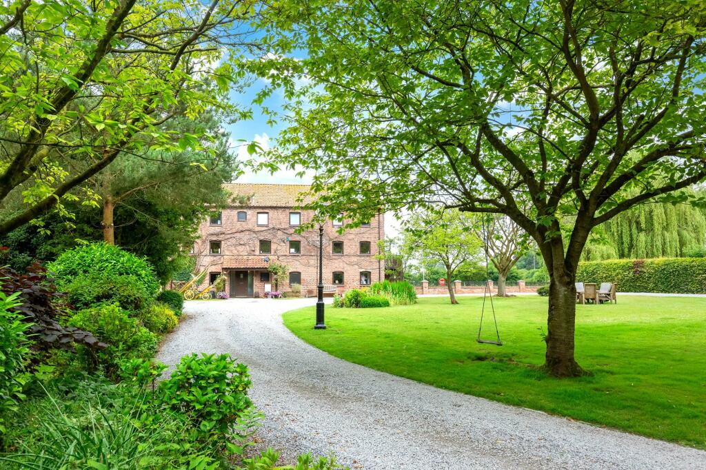 4 bedroom character property for sale in The Old Mill House, Canal Head