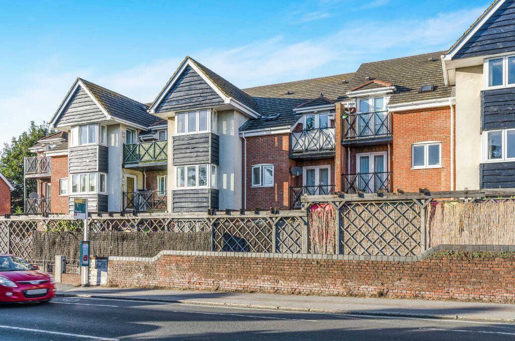 2 bedroom flat for rent in Priory Avenue, Southampton, SO17