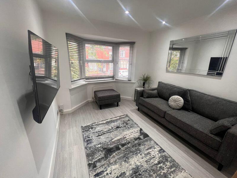 2 bedroom flat for rent in Headingley Mount, Leeds, LS6