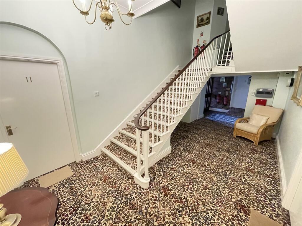 2 bedroom apartment for sale in Rectory Court, Bottesford, NG13