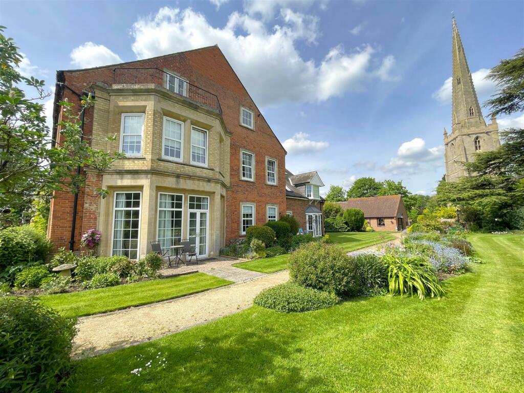 2 bedroom apartment for sale in Rectory Court, Bottesford, NG13