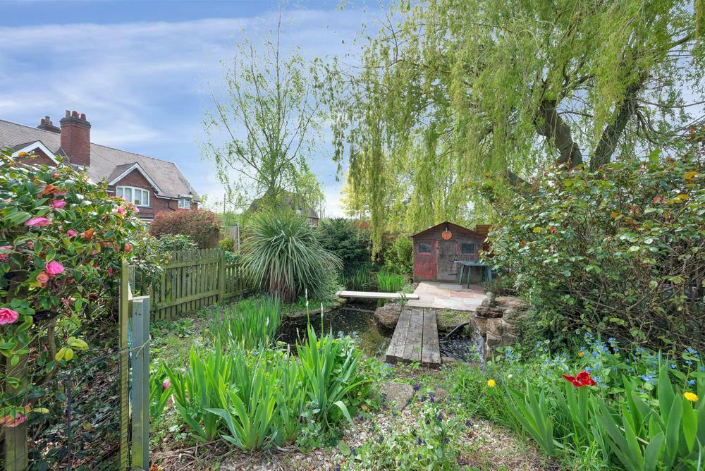 4 bedroom semidetached house for sale in Grantham Road, Saxondale Village, NG13